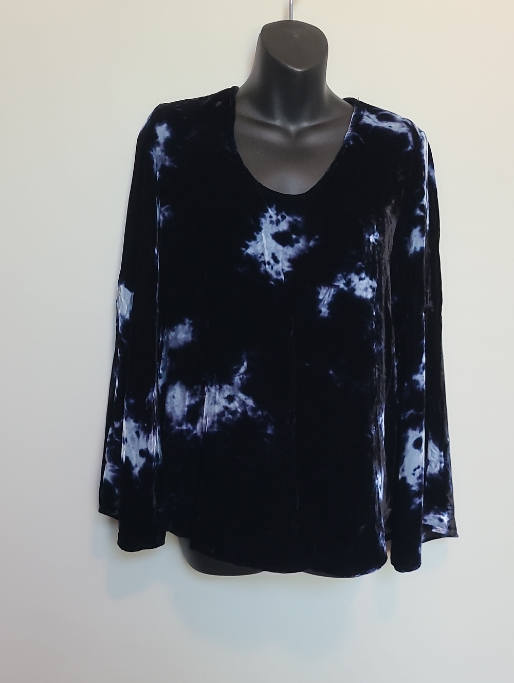 Fifteen Twenty Black Blue Tie Dye Velvet Top XS Rayon Silk Blend